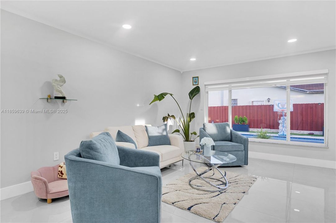 Недавно продано: $625,000 (4 спален, 3 ванн, 1156 Квадратных фут)