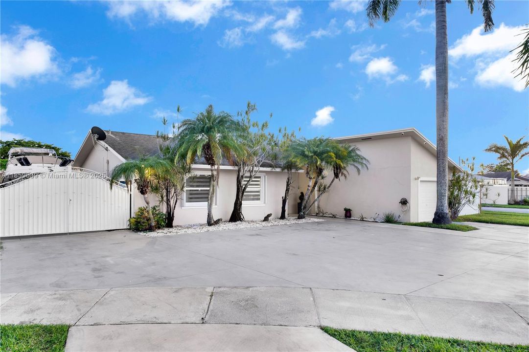 Недавно продано: $625,000 (4 спален, 3 ванн, 1156 Квадратных фут)