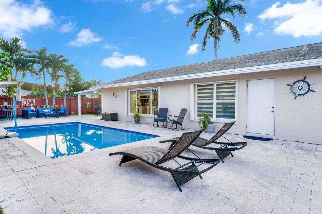 Недавно продано: $625,000 (4 спален, 3 ванн, 1156 Квадратных фут)