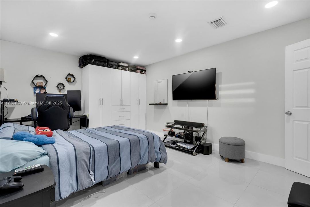 Недавно продано: $625,000 (4 спален, 3 ванн, 1156 Квадратных фут)