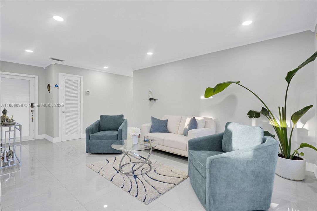 Недавно продано: $625,000 (4 спален, 3 ванн, 1156 Квадратных фут)