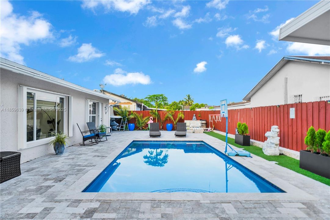 Недавно продано: $625,000 (4 спален, 3 ванн, 1156 Квадратных фут)