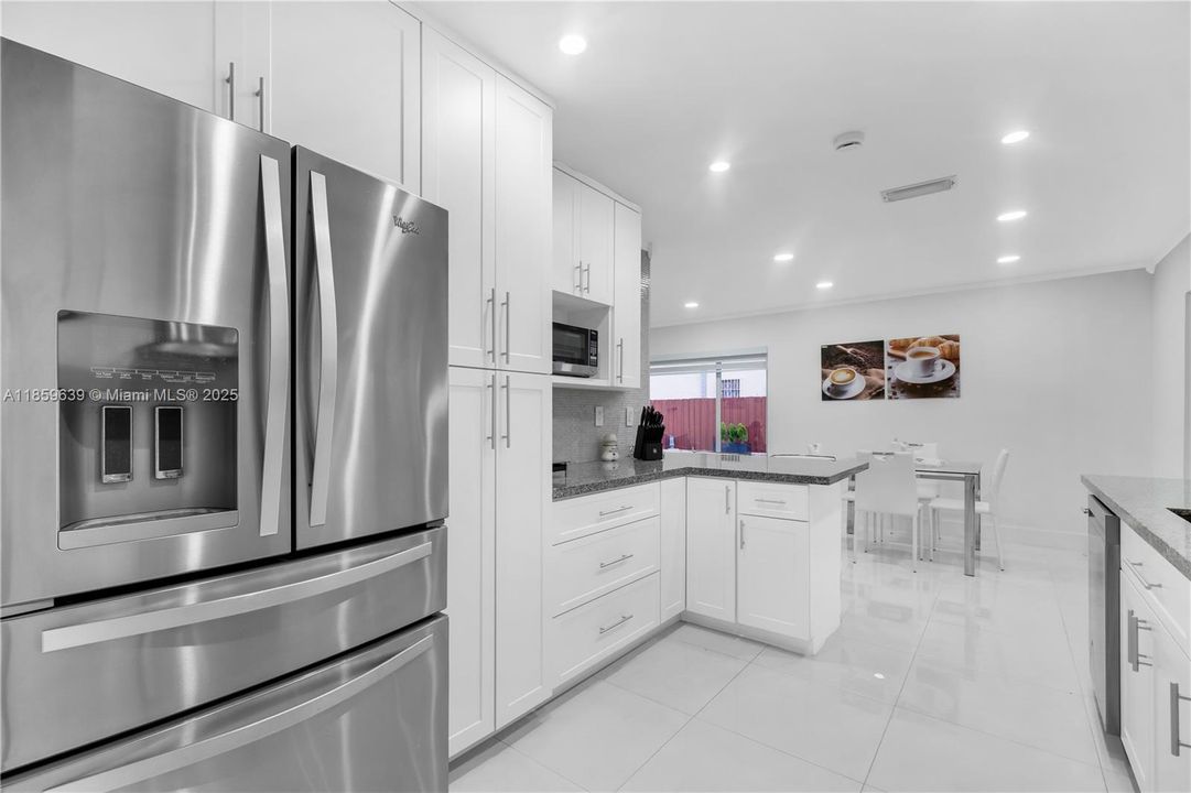 Недавно продано: $625,000 (4 спален, 3 ванн, 1156 Квадратных фут)