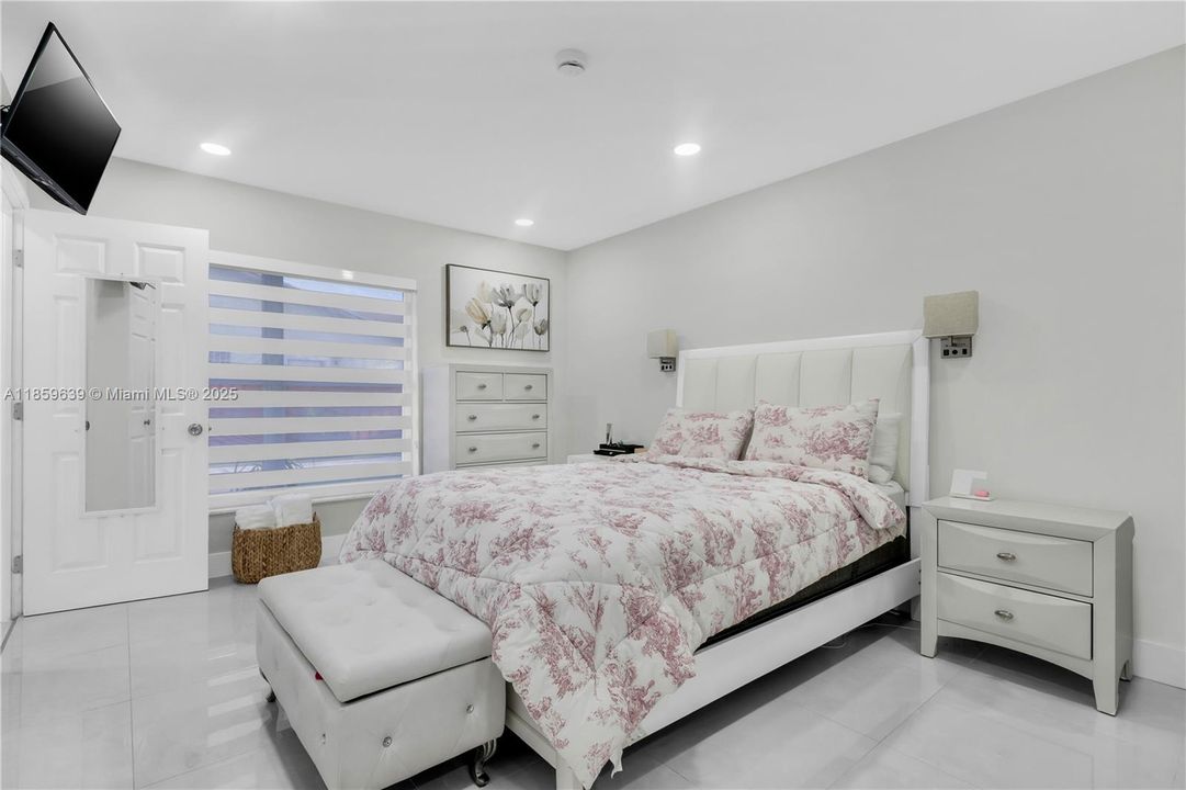 Недавно продано: $625,000 (4 спален, 3 ванн, 1156 Квадратных фут)