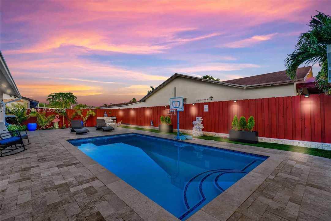 Недавно продано: $625,000 (4 спален, 3 ванн, 1156 Квадратных фут)