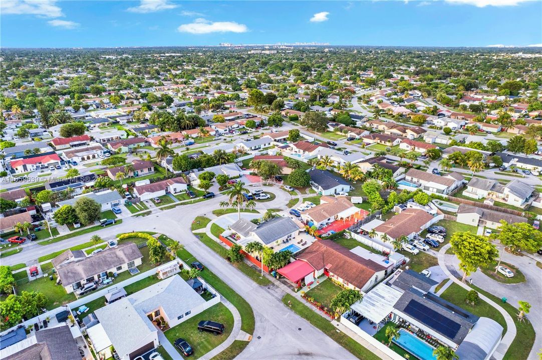 Недавно продано: $625,000 (4 спален, 3 ванн, 1156 Квадратных фут)