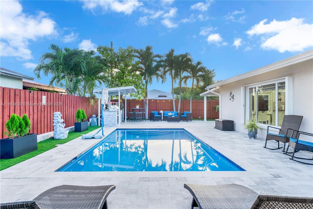 Недавно продано: $625,000 (4 спален, 3 ванн, 1156 Квадратных фут)