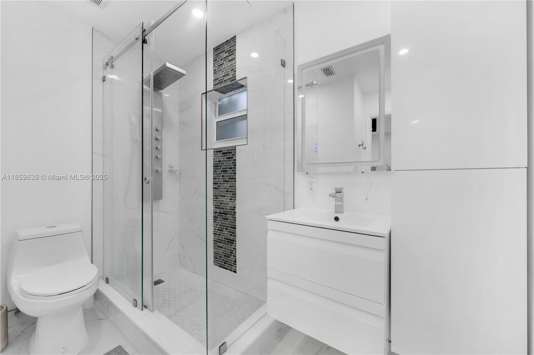 Недавно продано: $625,000 (4 спален, 3 ванн, 1156 Квадратных фут)