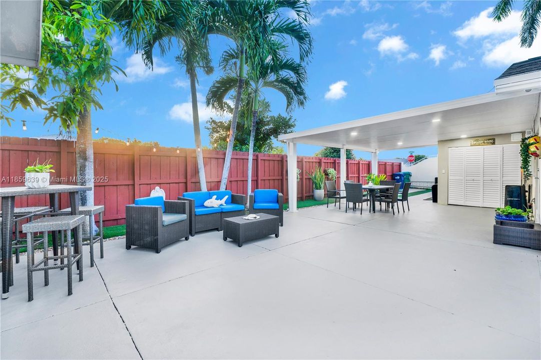 Недавно продано: $625,000 (4 спален, 3 ванн, 1156 Квадратных фут)