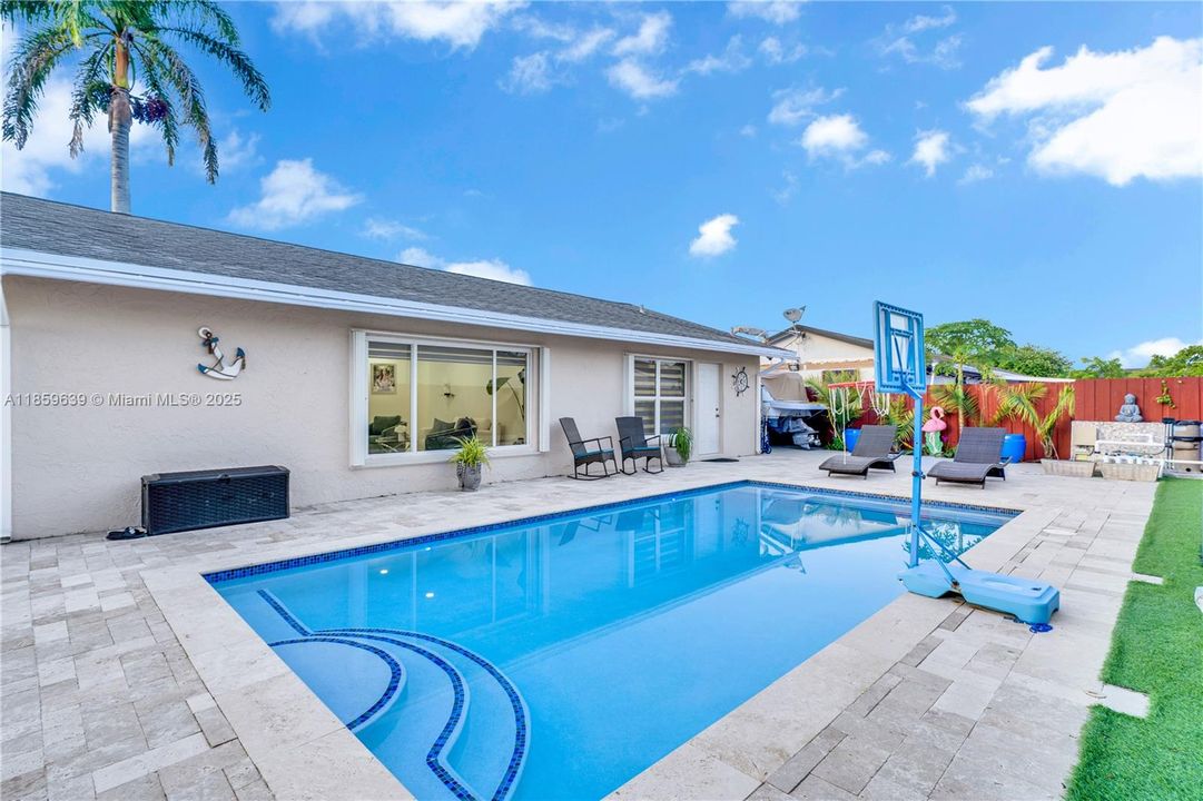 Недавно продано: $625,000 (4 спален, 3 ванн, 1156 Квадратных фут)