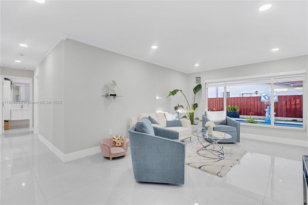 Недавно продано: $625,000 (4 спален, 3 ванн, 1156 Квадратных фут)