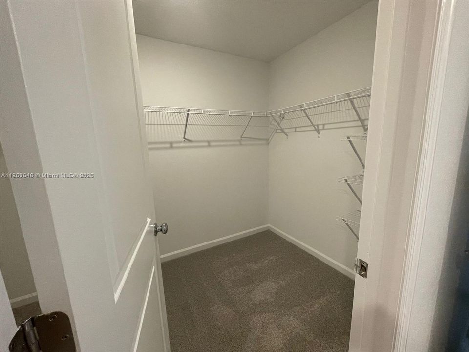 Active With Contract: $1,900 (3 beds, 2 baths, 1487 Square Feet)
