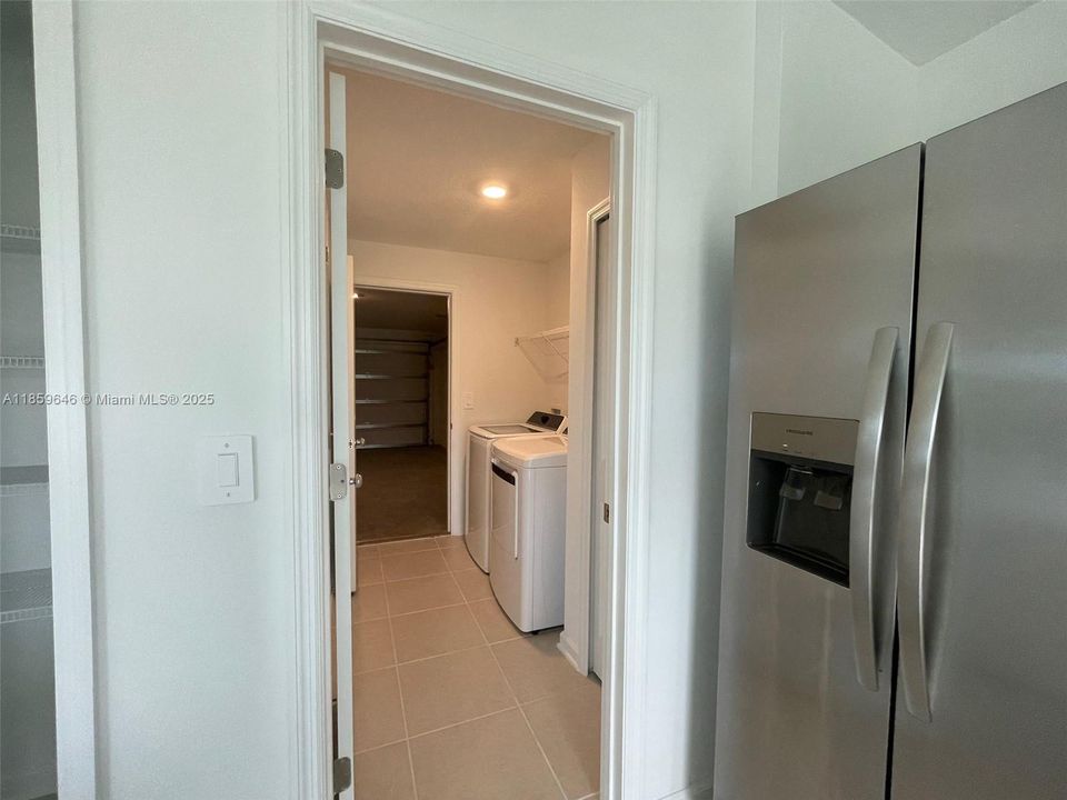 Active With Contract: $1,900 (3 beds, 2 baths, 1487 Square Feet)