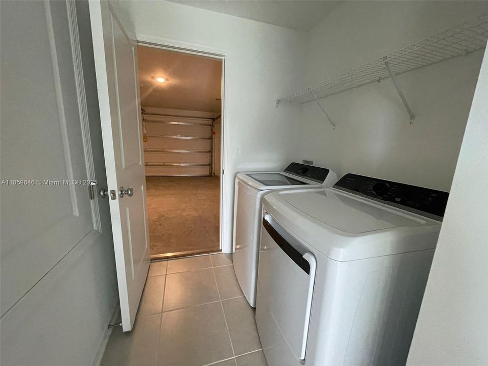 Active With Contract: $1,900 (3 beds, 2 baths, 1487 Square Feet)