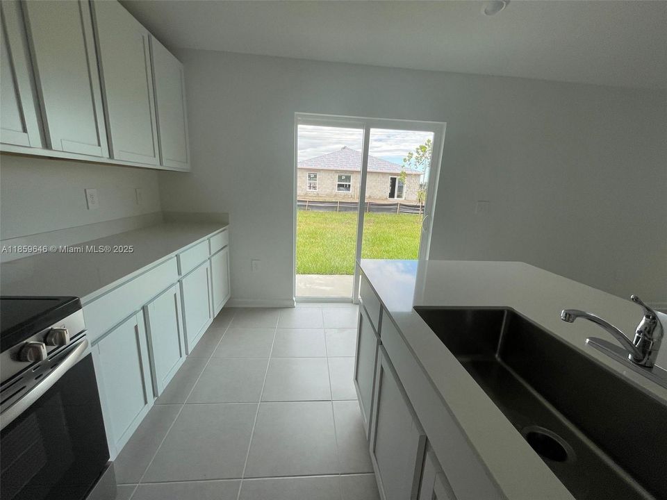 Active With Contract: $1,900 (3 beds, 2 baths, 1487 Square Feet)