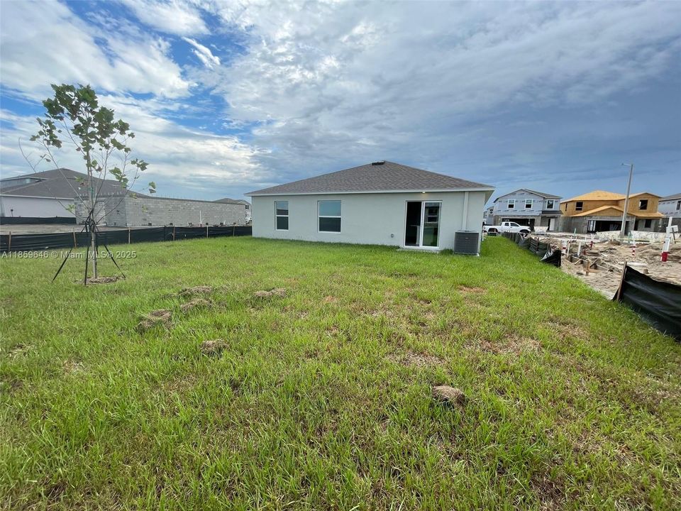 Active With Contract: $1,900 (3 beds, 2 baths, 1487 Square Feet)