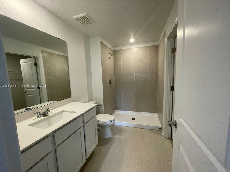 Active With Contract: $1,900 (3 beds, 2 baths, 1487 Square Feet)