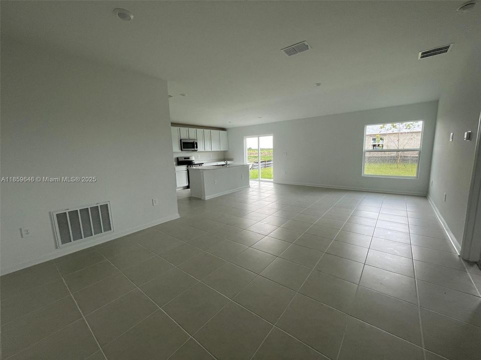 Active With Contract: $1,900 (3 beds, 2 baths, 1487 Square Feet)