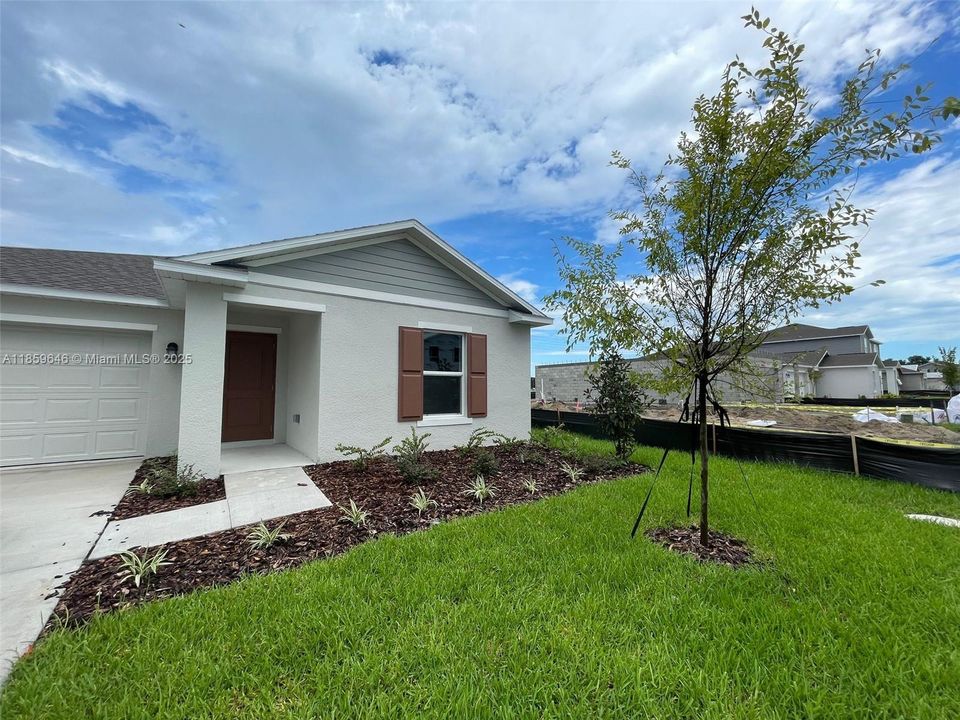 Active With Contract: $1,900 (3 beds, 2 baths, 1487 Square Feet)