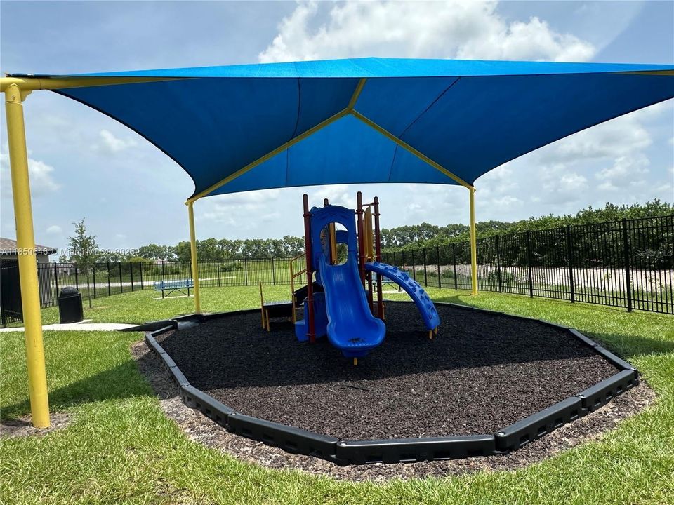 Active With Contract: $1,900 (3 beds, 2 baths, 1487 Square Feet)