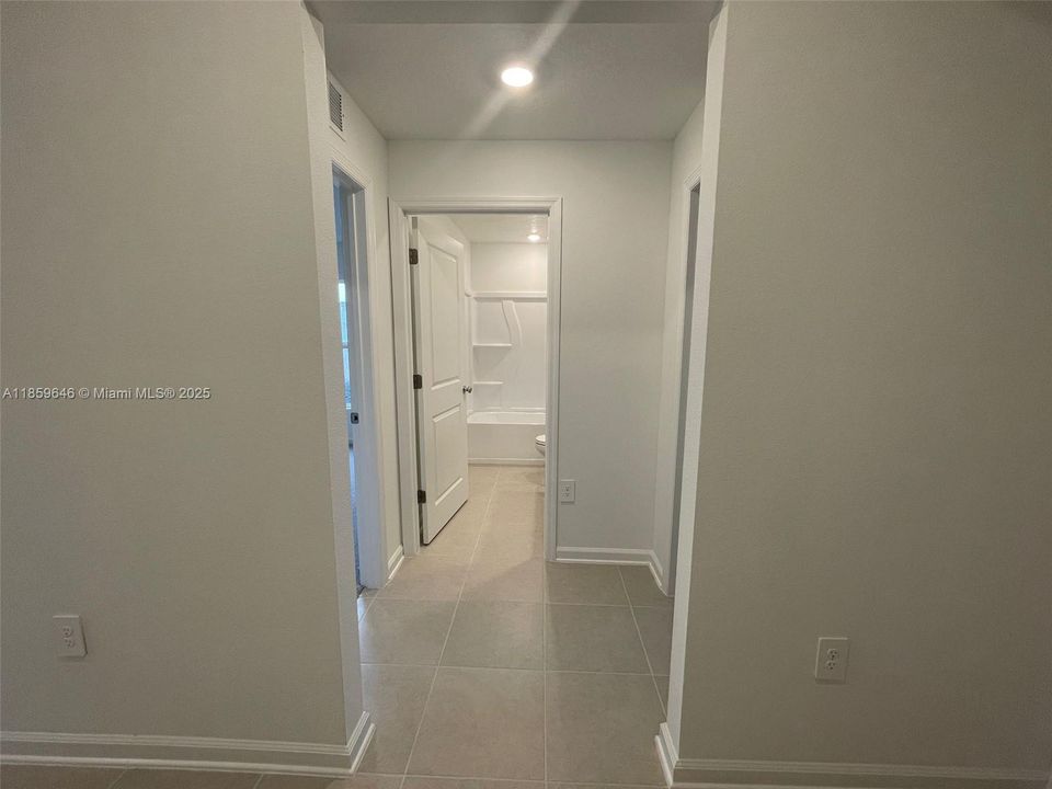 Active With Contract: $1,900 (3 beds, 2 baths, 1487 Square Feet)