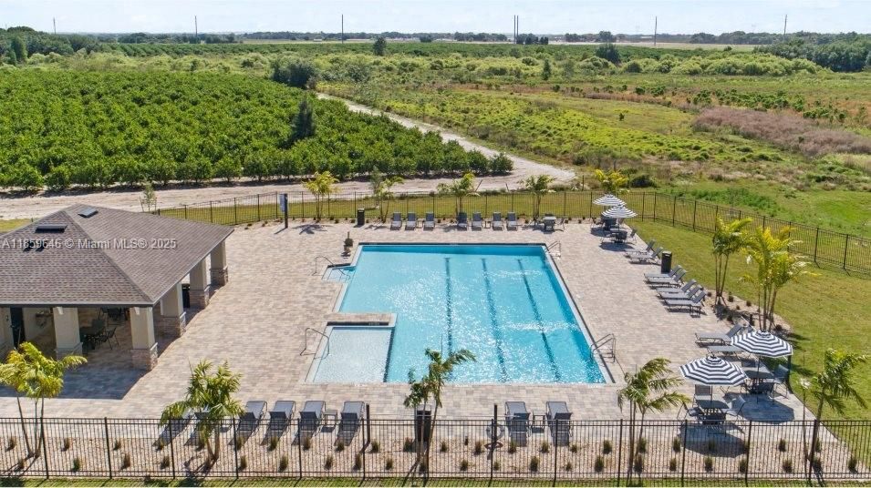 Active With Contract: $1,900 (3 beds, 2 baths, 1487 Square Feet)