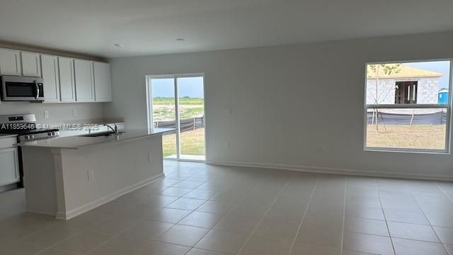 Active With Contract: $1,900 (3 beds, 2 baths, 1487 Square Feet)