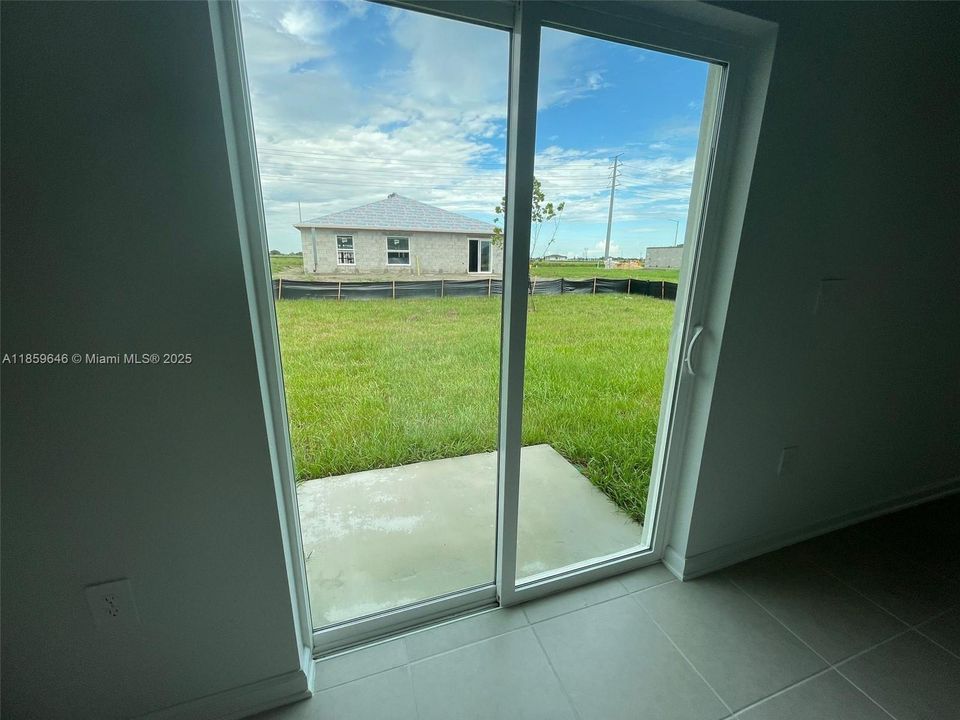 Active With Contract: $1,900 (3 beds, 2 baths, 1487 Square Feet)