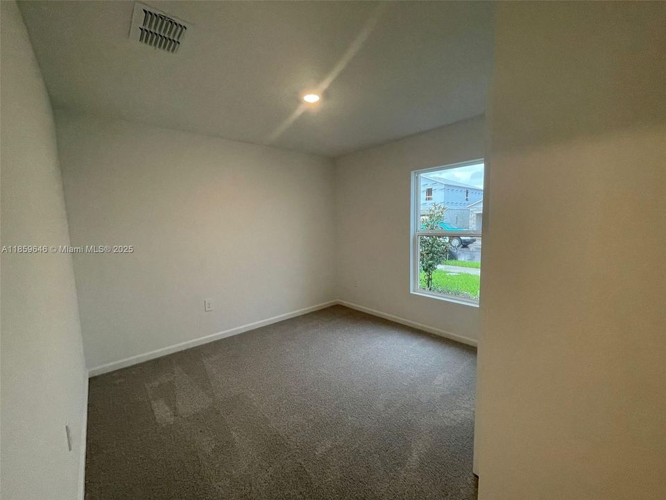 Active With Contract: $1,900 (3 beds, 2 baths, 1487 Square Feet)