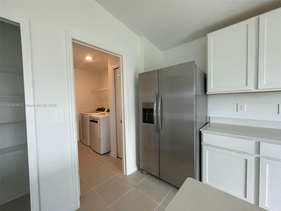 Active With Contract: $1,900 (3 beds, 2 baths, 1487 Square Feet)