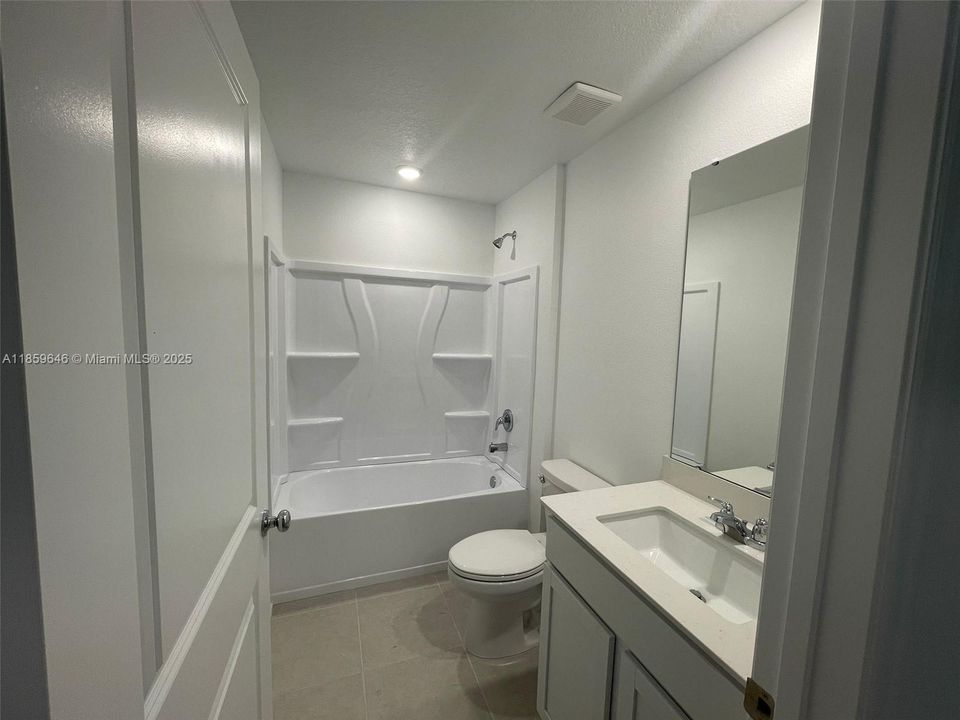 Active With Contract: $1,900 (3 beds, 2 baths, 1487 Square Feet)