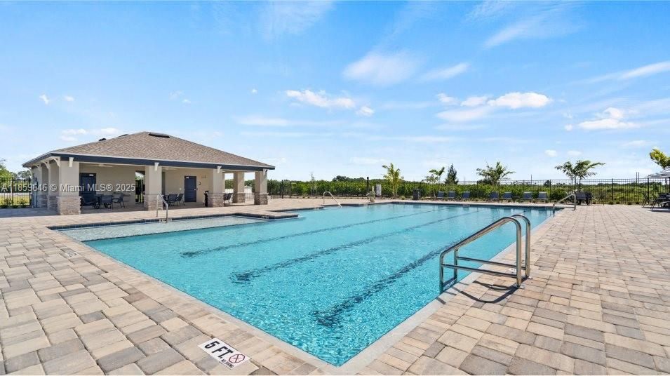 Active With Contract: $1,900 (3 beds, 2 baths, 1487 Square Feet)