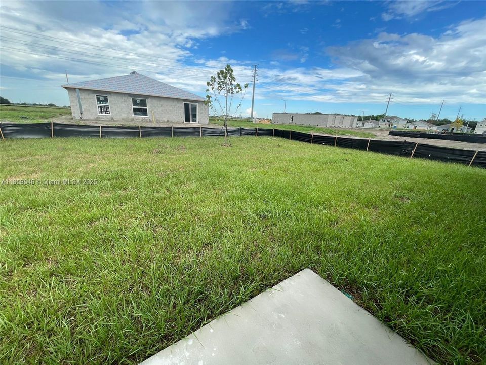 Active With Contract: $1,900 (3 beds, 2 baths, 1487 Square Feet)