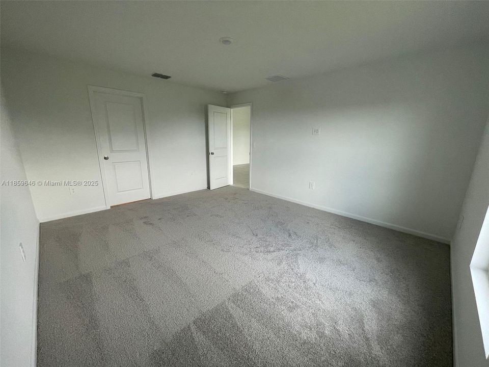 Active With Contract: $1,900 (3 beds, 2 baths, 1487 Square Feet)