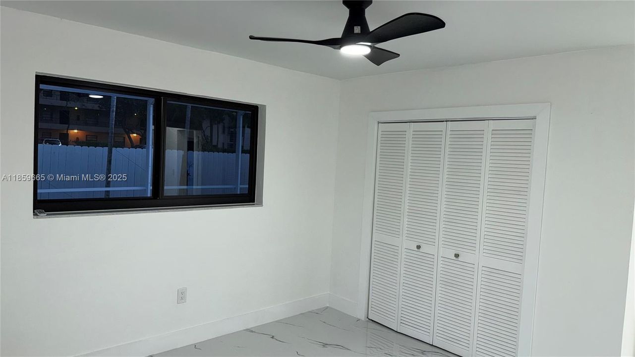 合同活跃: $659,900 (4 贝兹, 2 浴室, 1998 平方英尺)