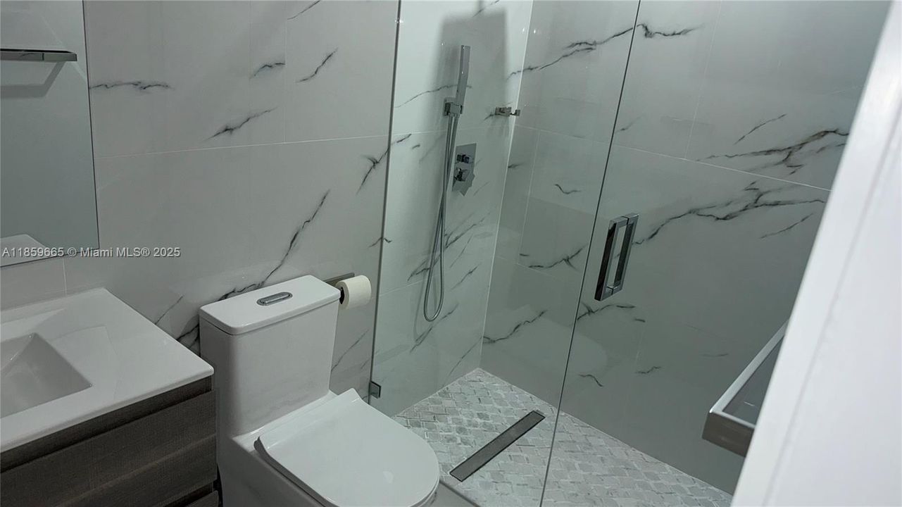 合同活跃: $659,900 (4 贝兹, 2 浴室, 1998 平方英尺)