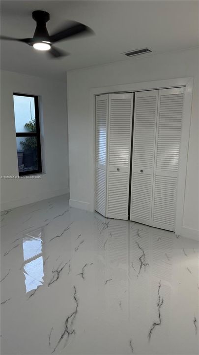 合同活跃: $659,900 (4 贝兹, 2 浴室, 1998 平方英尺)