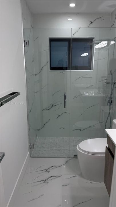 合同活跃: $659,900 (4 贝兹, 2 浴室, 1998 平方英尺)