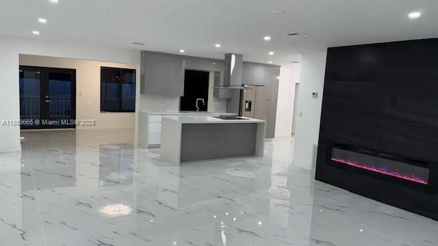 合同活跃: $659,900 (4 贝兹, 2 浴室, 1998 平方英尺)