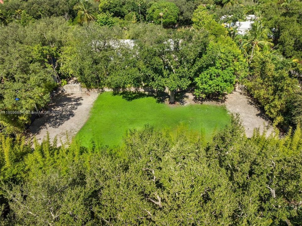 最近售出: $5,980,000 (0.35 acres)