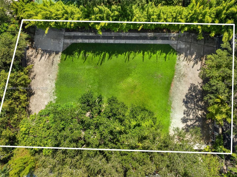 最近售出: $5,980,000 (0.35 acres)