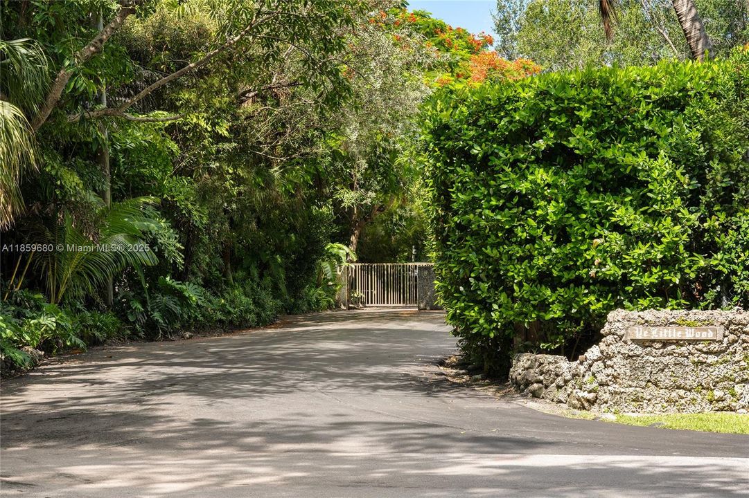 最近售出: $5,980,000 (0.35 acres)