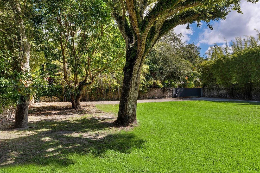 最近售出: $5,980,000 (0.35 acres)