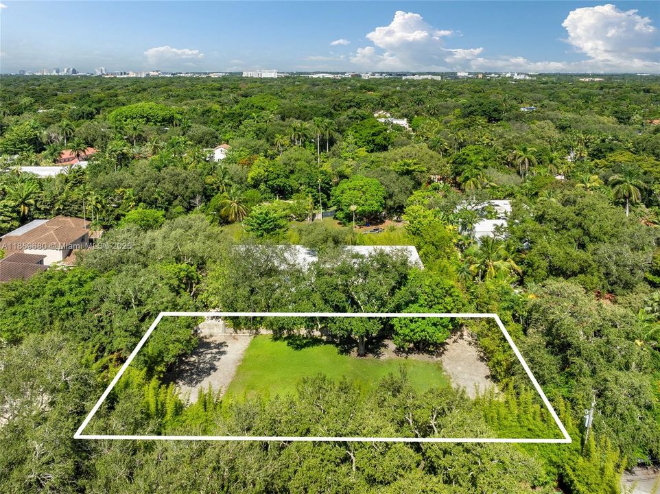 最近售出: $5,980,000 (0.35 acres)