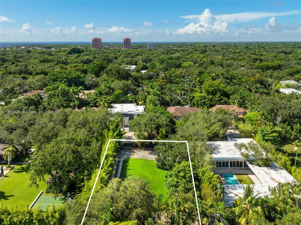 最近售出: $5,980,000 (0.35 acres)