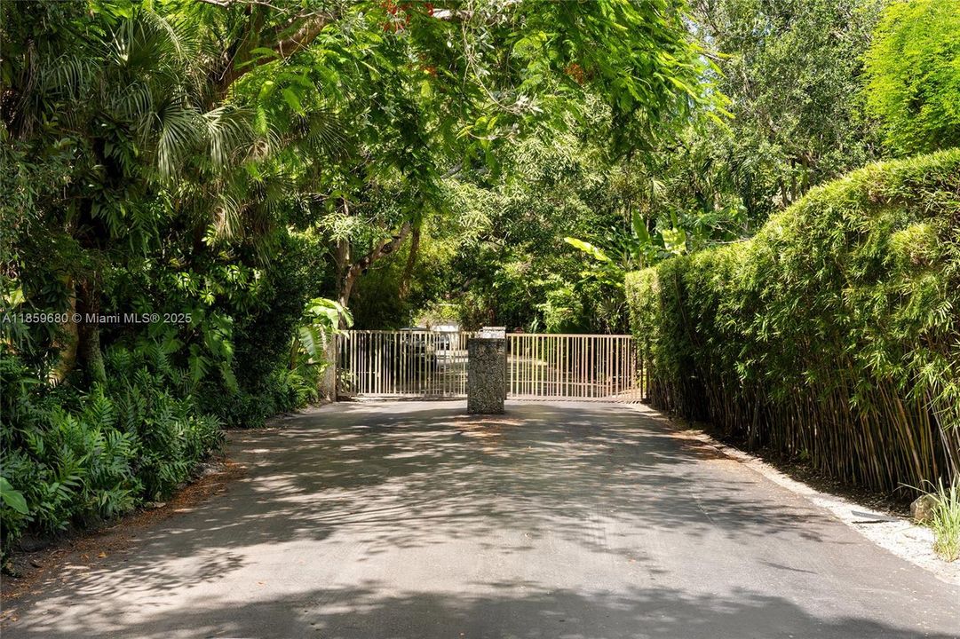 最近售出: $5,980,000 (0.35 acres)