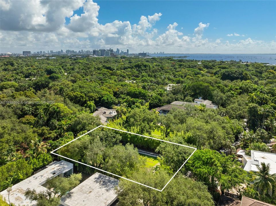 最近售出: $5,980,000 (0.35 acres)