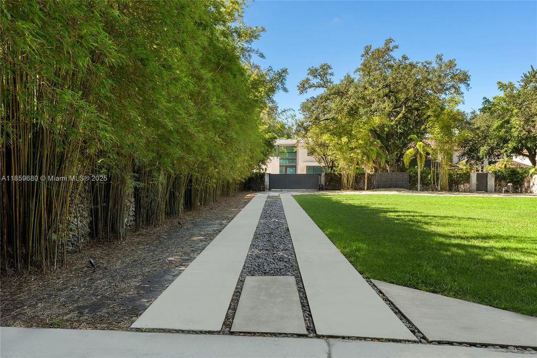 最近售出: $5,980,000 (0.35 acres)