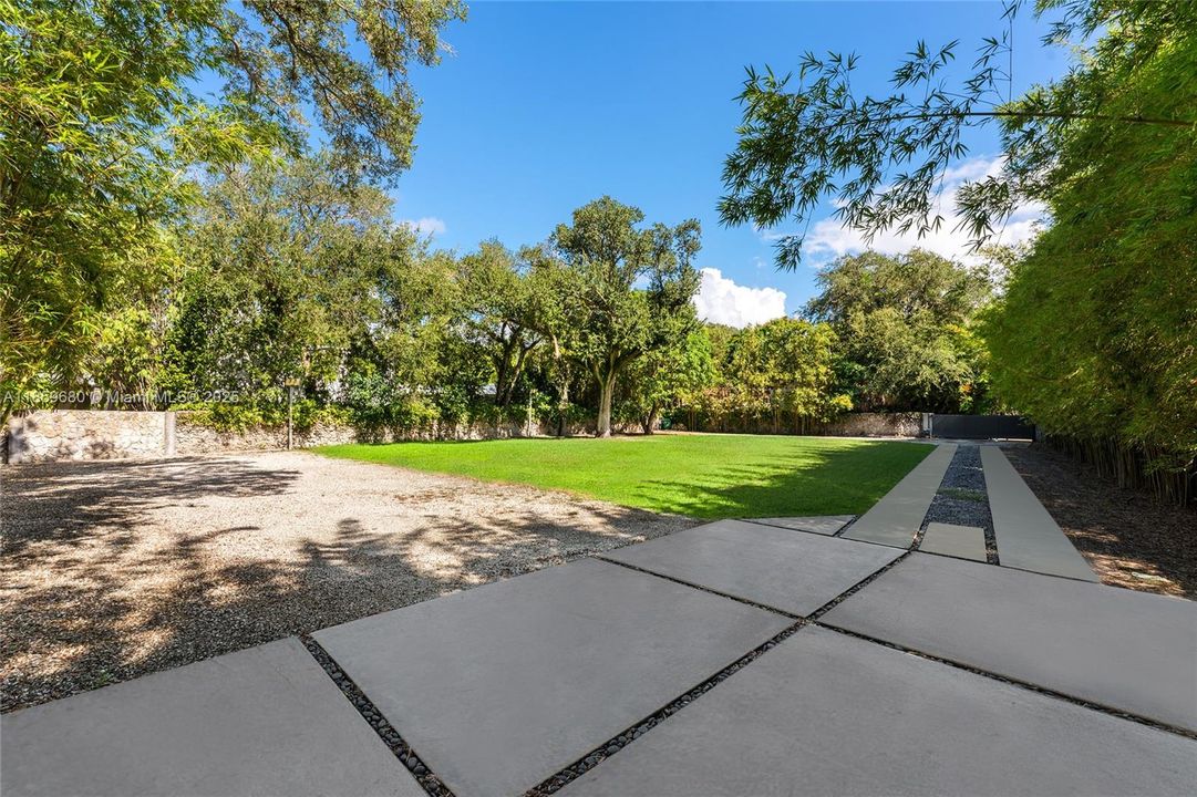 最近售出: $5,980,000 (0.35 acres)