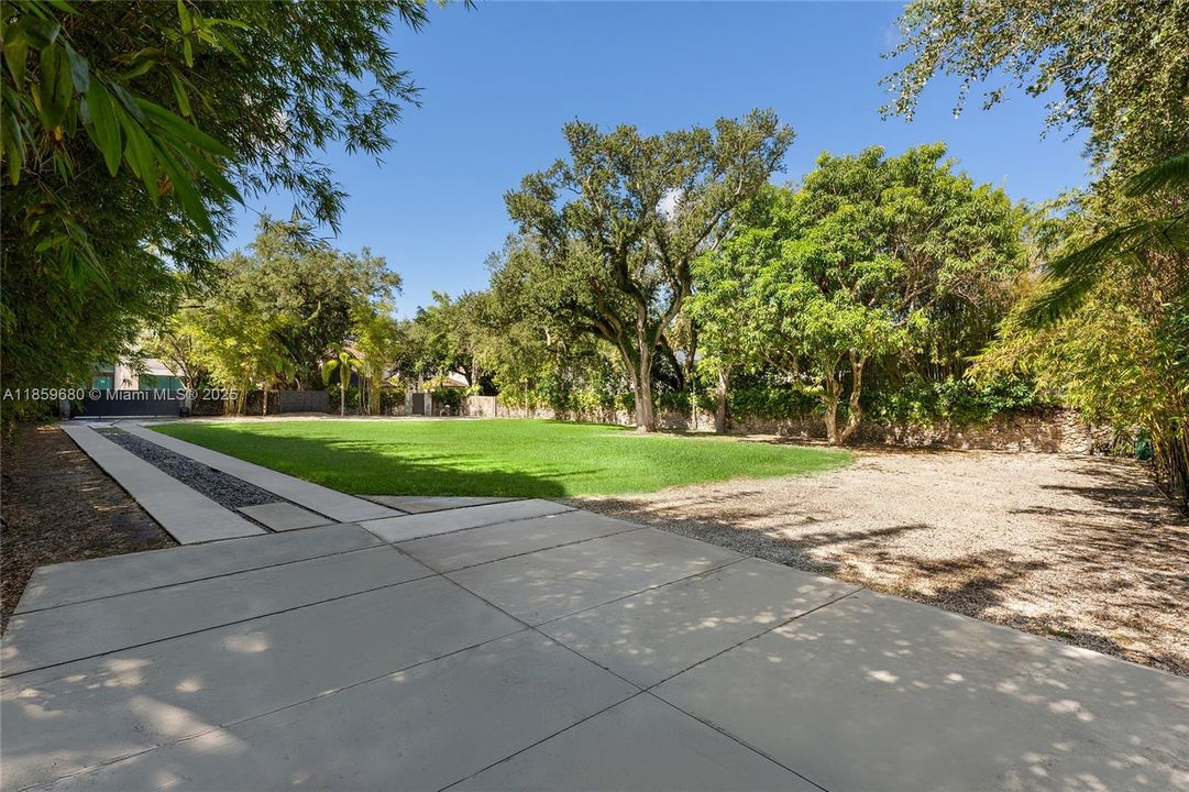 最近售出: $5,980,000 (0.35 acres)